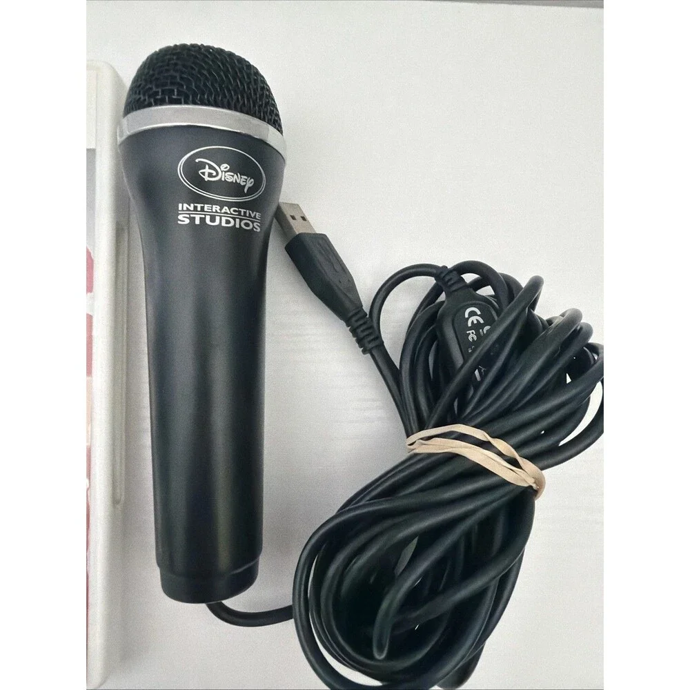 Disney Sing It: High School Musical 3 - Senior Year W/ Microphone (Nintendo Wii)
